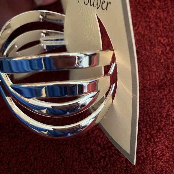 FREE W/ JEWELRY PURCHASE! NWT Touch of Silver Cuff. - Picture 4 of 6